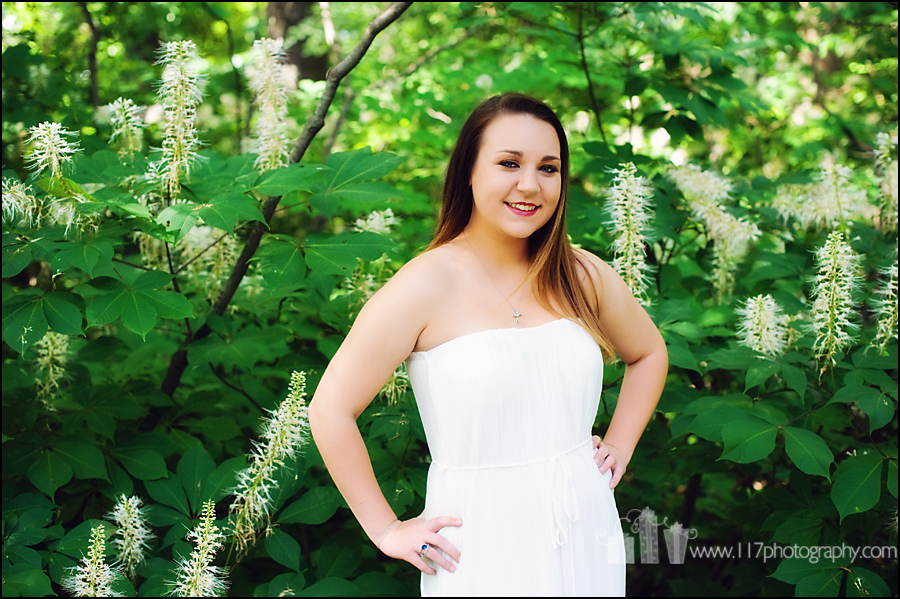 LaceyLoftSeniorPortraits2017_30kitten